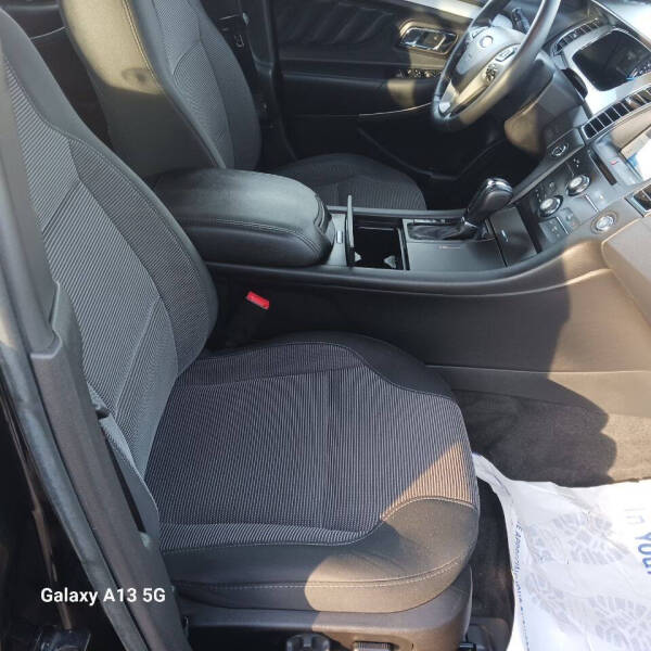 2017 Ford Taurus SEL