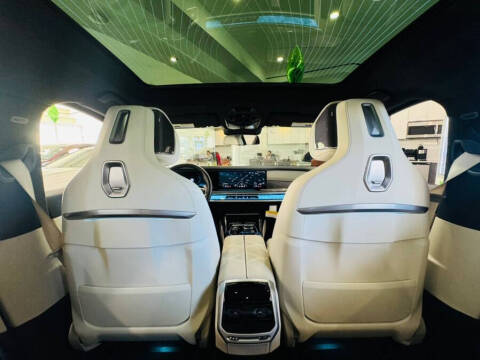 2023 BMW 7 Series 740i