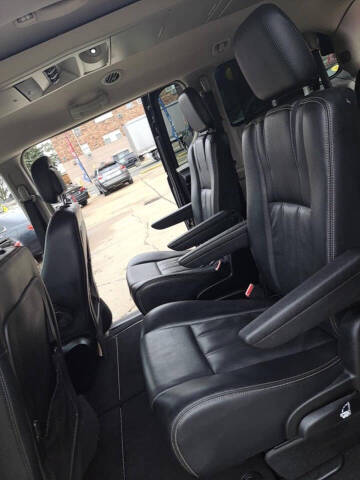 2013 Chrysler Town and Country Touring