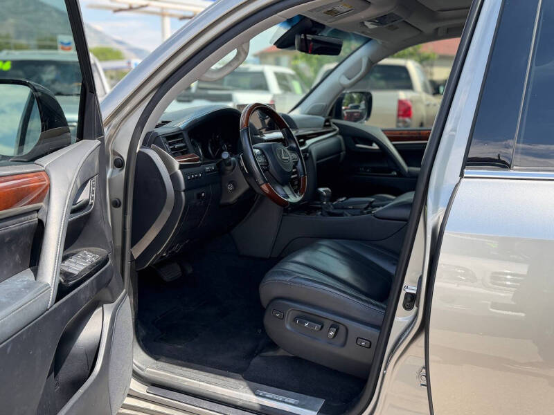 2017 Lexus LX 570