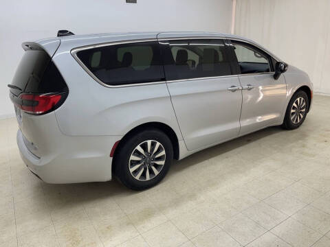 2024 Chrysler Pacifica Plug-In Hybrid Select