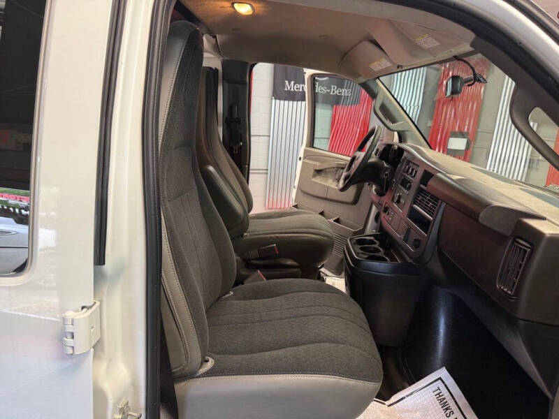 2024 GMC Savana 2500