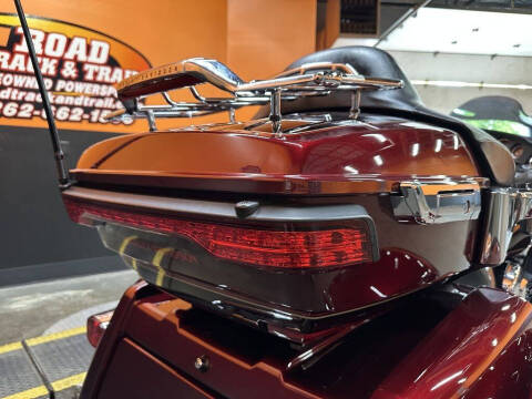 2014 Harley-Davidson FLHTCUTG - Tri Glide Ult