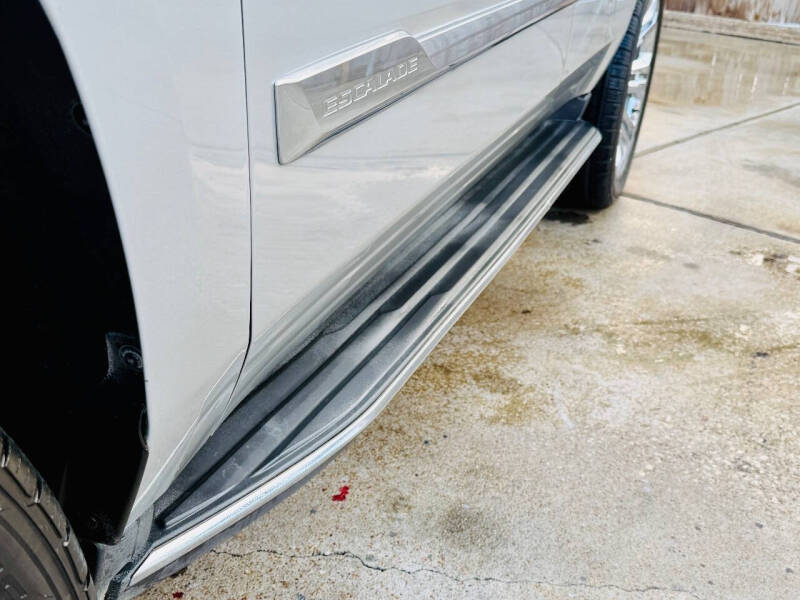 2017 Cadillac Escalade Standard