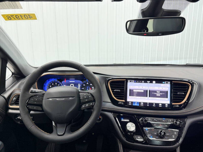 2027 Chrysler Pacifica Pinnacle