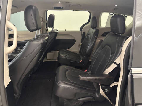 2017 Chrysler Pacifica Touring-L Plus