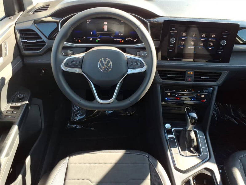 2026 Volkswagen Taos SE Black