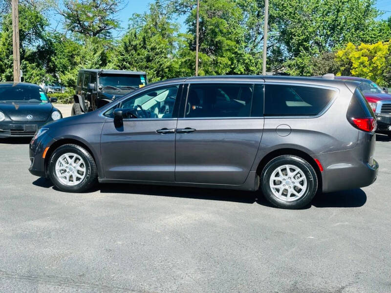 2017 Chrysler Pacifica Touring-L