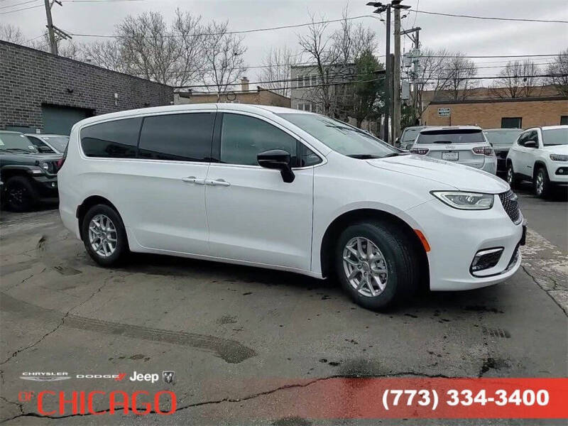 2025 Chrysler Pacifica Select