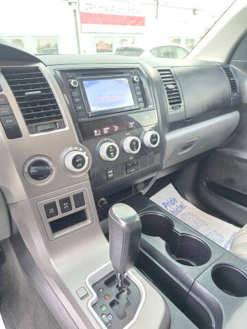 2014 Toyota Sequoia SR5