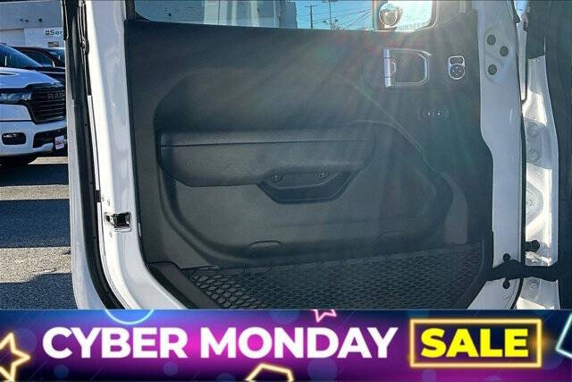 2024 Jeep Gladiator NightHawk