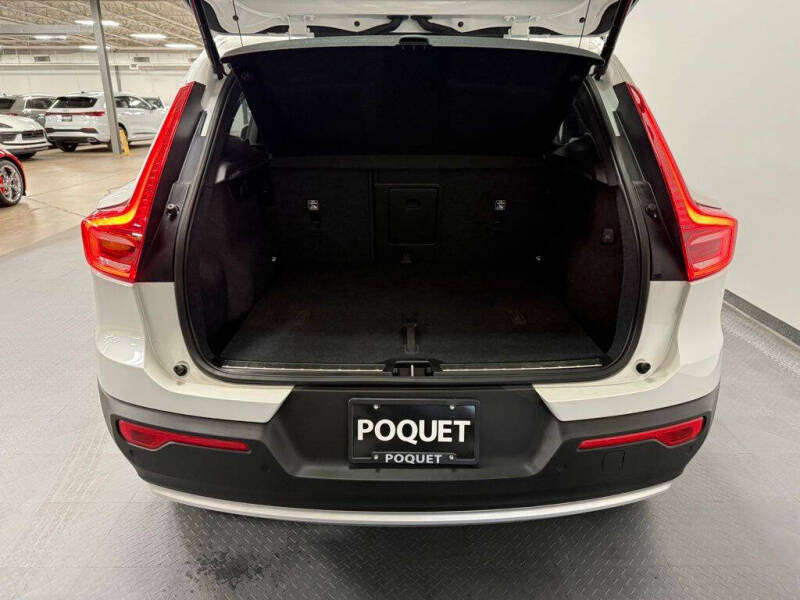 2023 Volvo XC40 B5 Plus Bright Theme