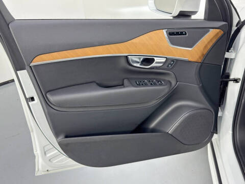 2024 Volvo XC90 Recharge T8 Core Bright Theme