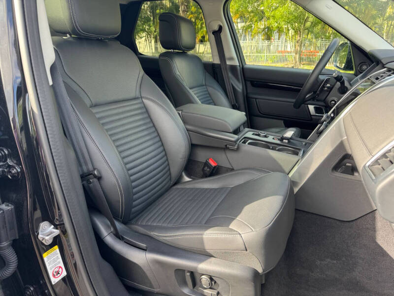 2024 Land Rover Discovery P300 S