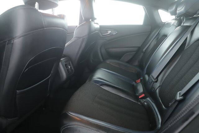 2016 Chrysler 200 S