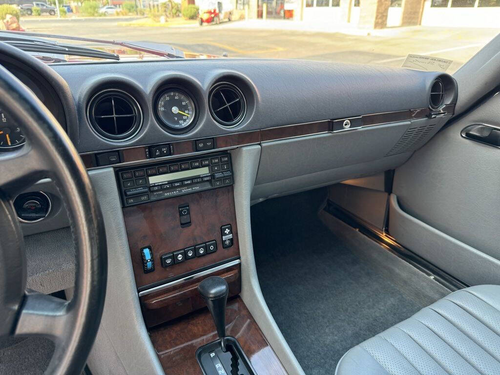 1989 Mercedes-Benz 560-Class 17