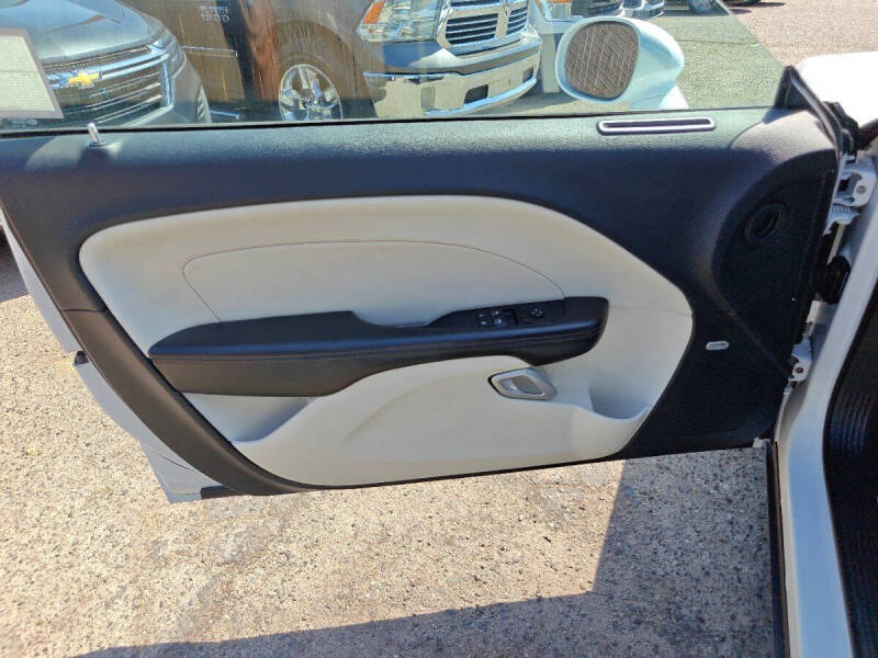 2016 Dodge Challenger SXT Plus