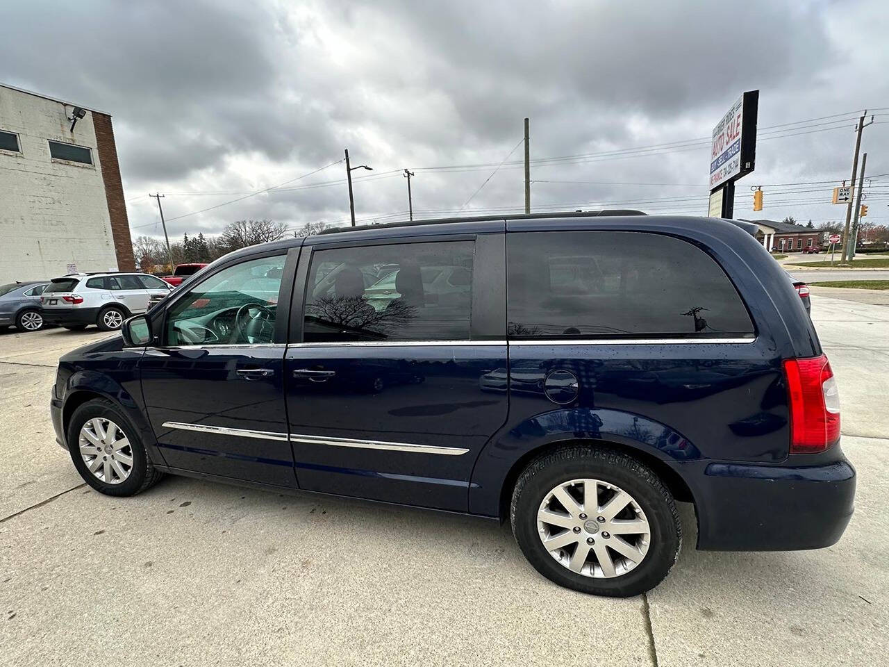 2016 Chrysler Town and Country for sale at River Rides Auto Sale in Riverview, MI