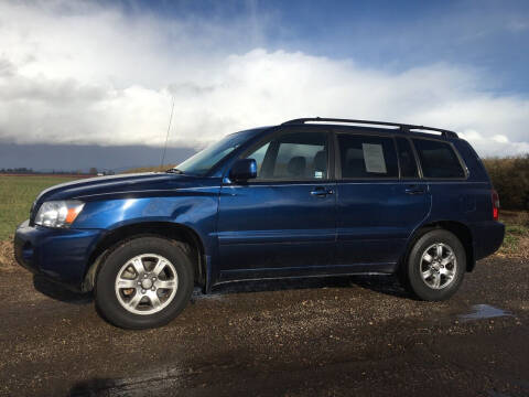 2005 Toyota Highlander for sale at M AND S CAR SALES LLC in Independence OR