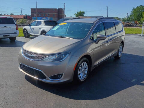 2017 Chrysler Pacifica Touring Plus