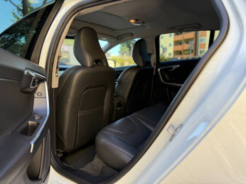 2016 Volvo V60 Cross Country T5