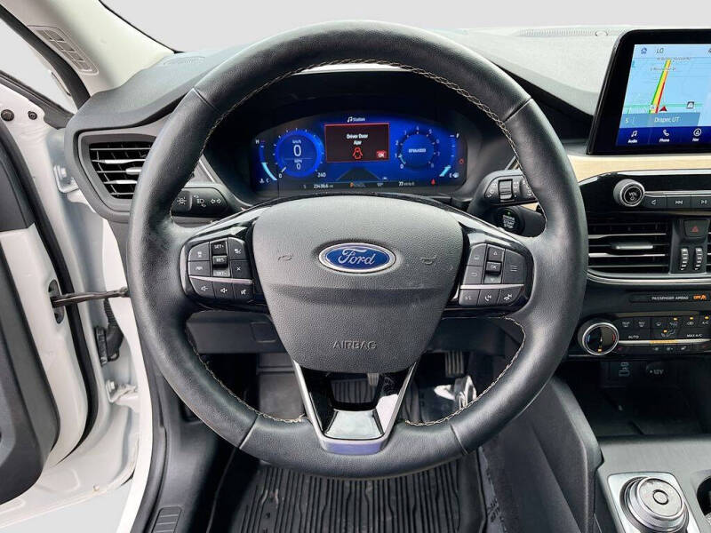 2022 Ford Escape Titanium