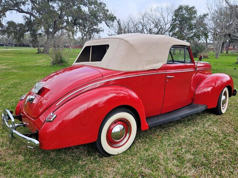 1940 Ford Deluxe