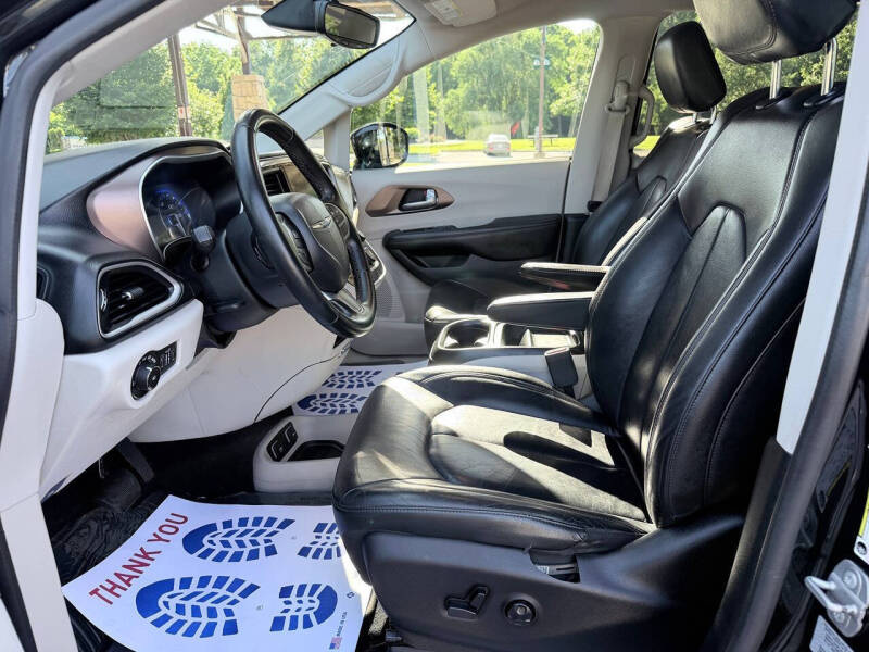 2017 Chrysler Pacifica Touring-L