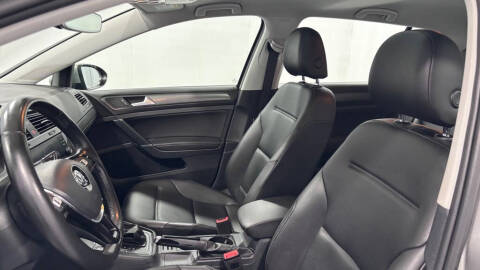 2019 Volkswagen Golf SE