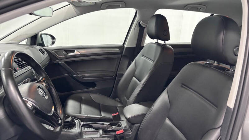 2019 Volkswagen Golf SE