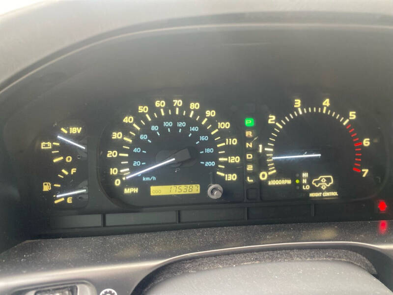 2000 Lexus LX 470