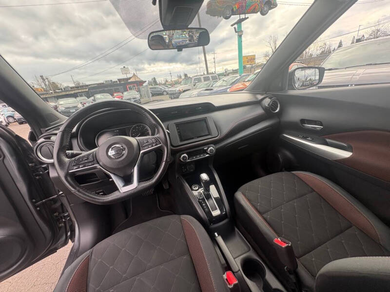 2020 Nissan Kicks SR