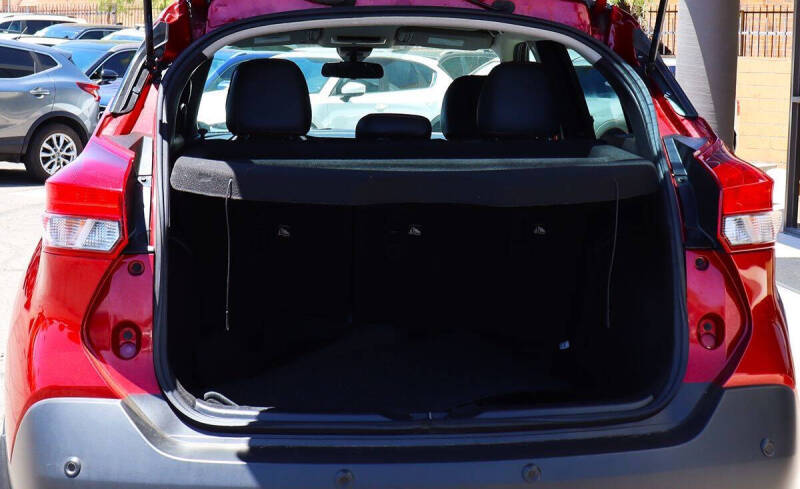 2020 Nissan Kicks SR