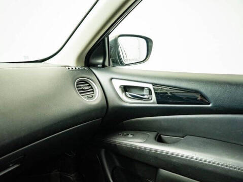 2020 Nissan Pathfinder SV