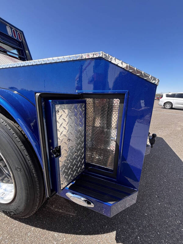 2025 Freightliner M2 106