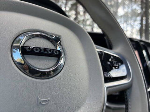 2025 Volvo XC60 T8 Plus Dark Theme