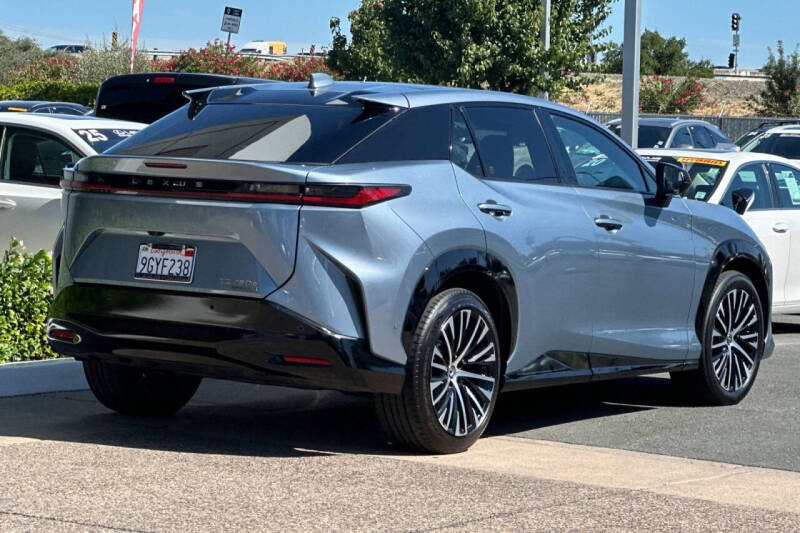 2023 Lexus RZ 450e Luxury