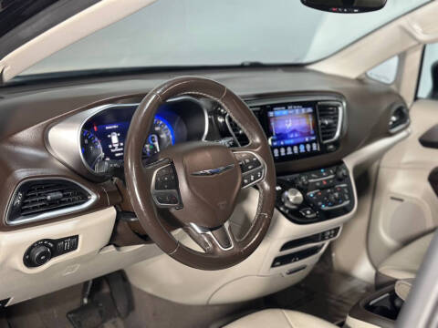 2017 Chrysler Pacifica Touring-L Plus