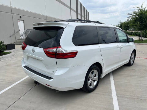 2017 Toyota Sienna LE 8-Passenger