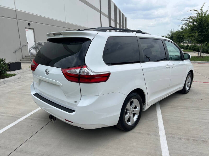 2017 Toyota Sienna LE 8-Passenger