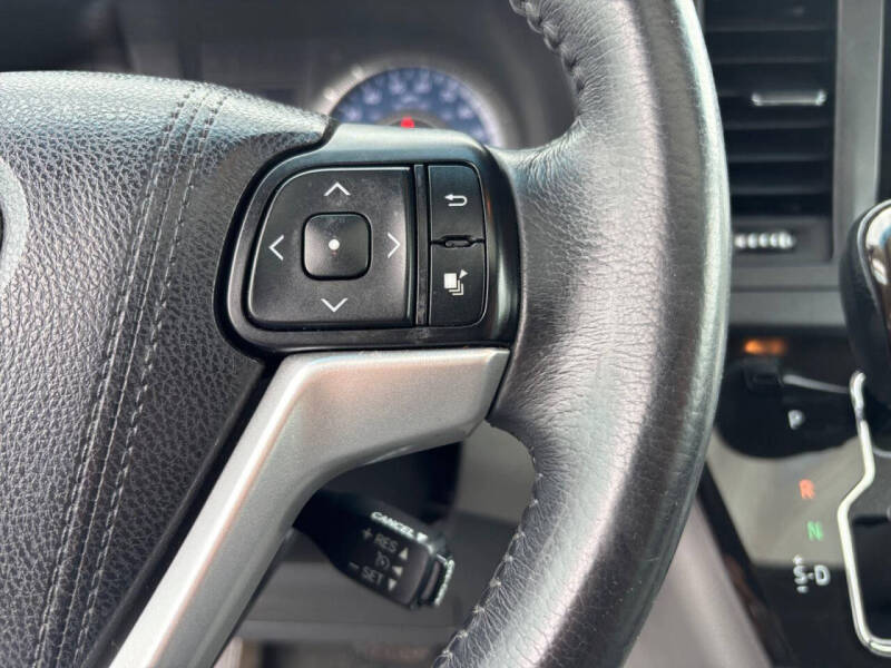 2016 Toyota Sienna XLE Premium 8-Passenger