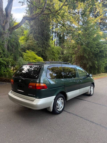 2000 Toyota Sienna LE