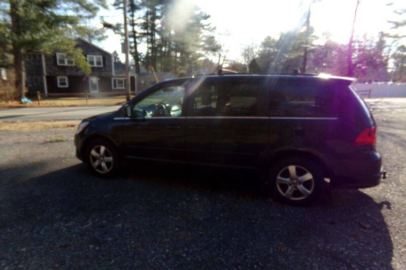 2011 Volkswagen Routan SE photo 8