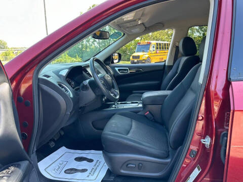 2017 Nissan Pathfinder SV