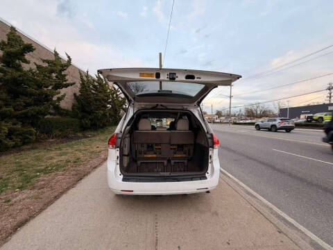 2013 Toyota Sienna XLE 8-Passenger