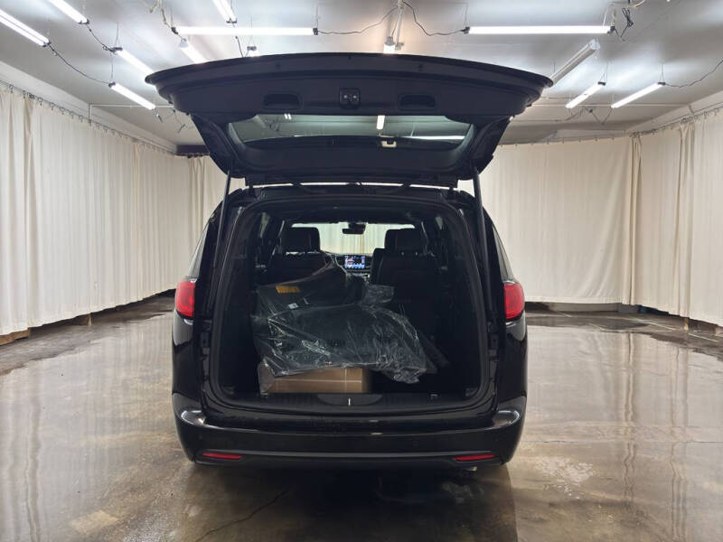 2026 Chrysler Voyager LX