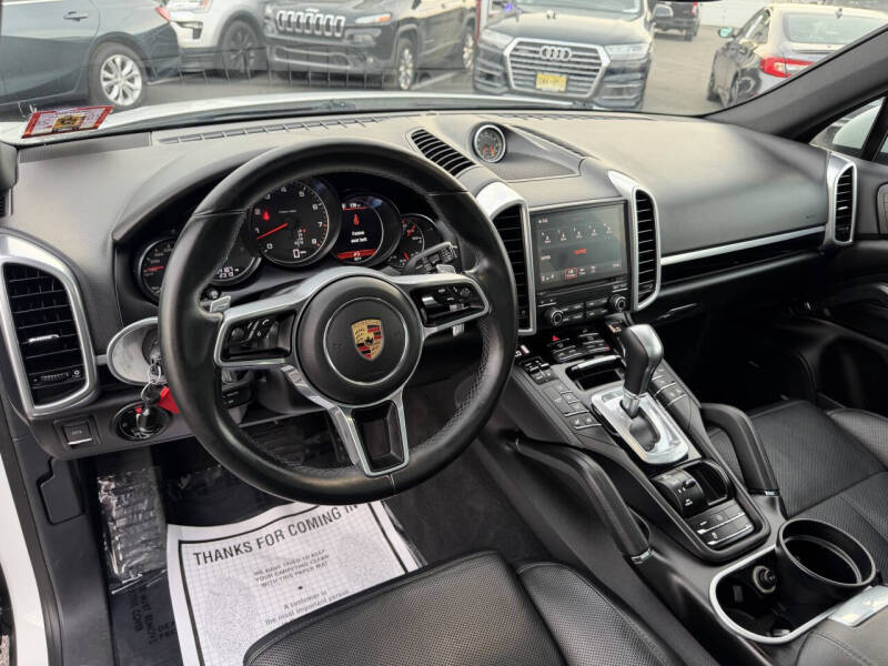 2017 Porsche Cayenne Platinum Edition