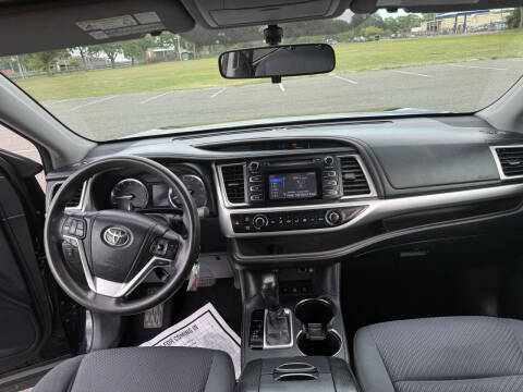 2014 Toyota Highlander LE