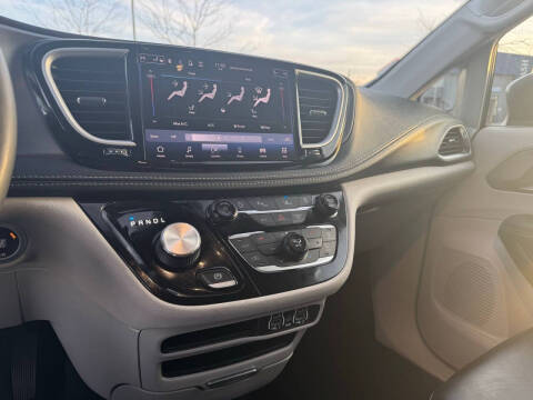 2023 Chrysler Pacifica Touring L