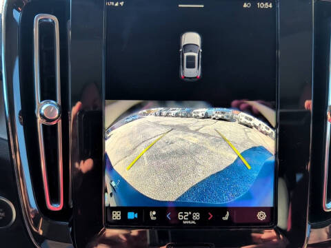 2025 Volvo XC40 B5 Core Bright Theme